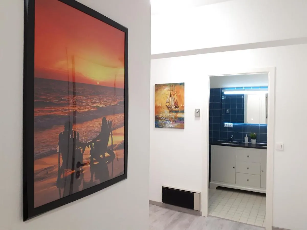 Golden Beach Ostend 0*,